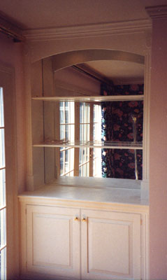 Built-in painted cabinet