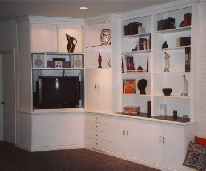 Built-in white lacquered oak wall unit / entertainment center / bar