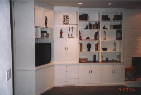 Built-in white lacquered oak wall unit / entertainment center / bar